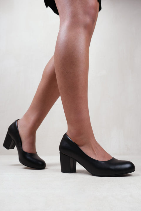 MELROSE MID BLOCK HEEL COURT SHOES IN BLACK FAUX LEATHER