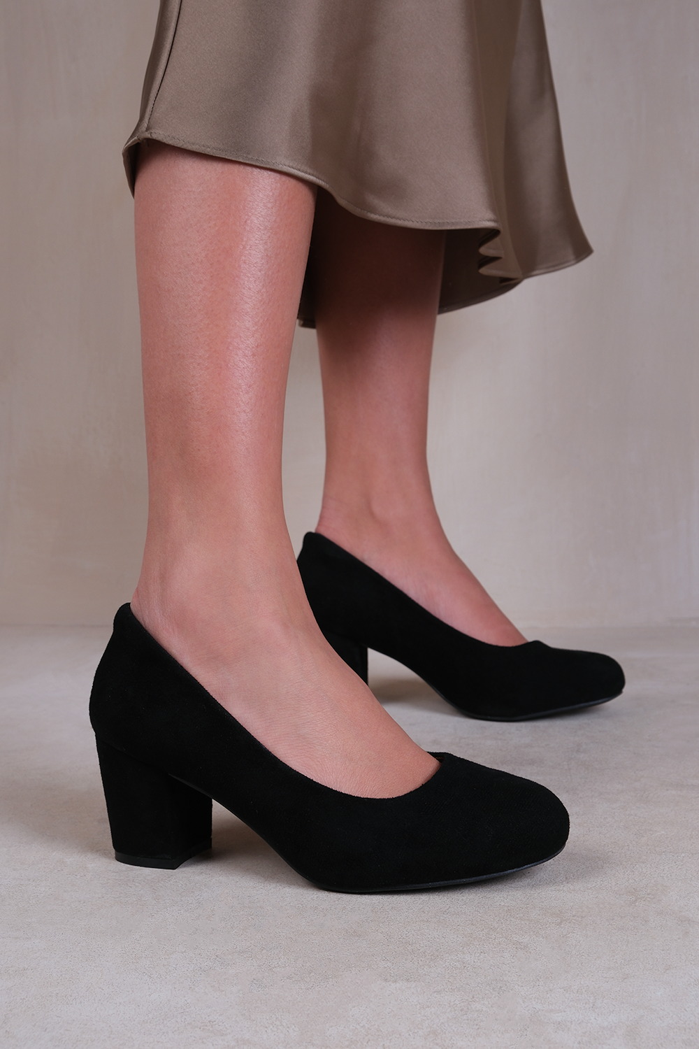 MELROSE EXTRA WIDE FIT MID BLOCK HEEL COURT SHOES IN BLACK SUEDE