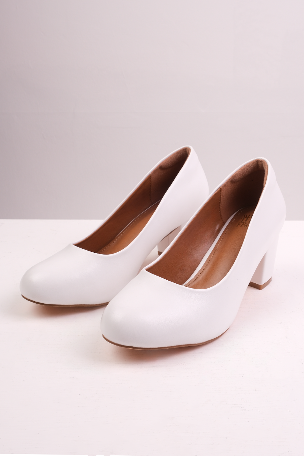 MELROSE EXTRA WIDE FIT MID BLOCK HEEL COURT SHOES IN WHITE FAUX LEATHER